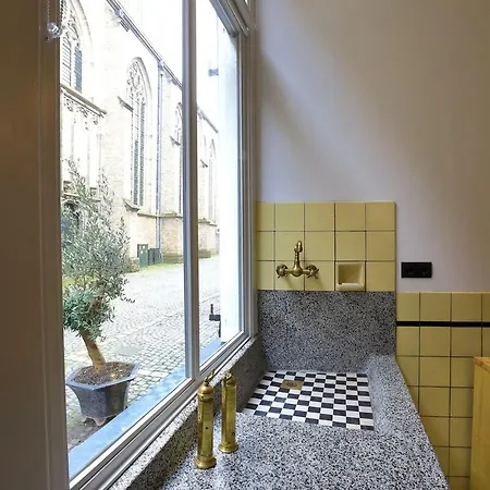 Bij De Kerk Апартаменты