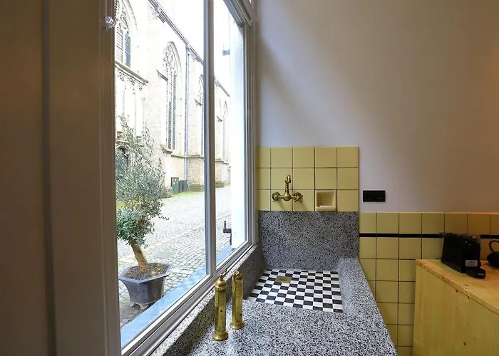 Bij De Kerk Apartment